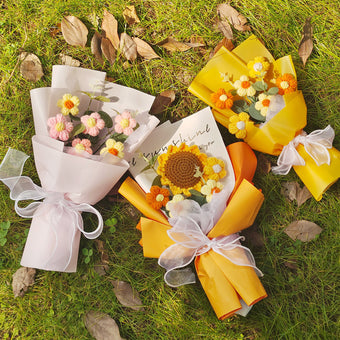 compare product Hand-crocheted bouquet sunflower/rose-puff  bouquet