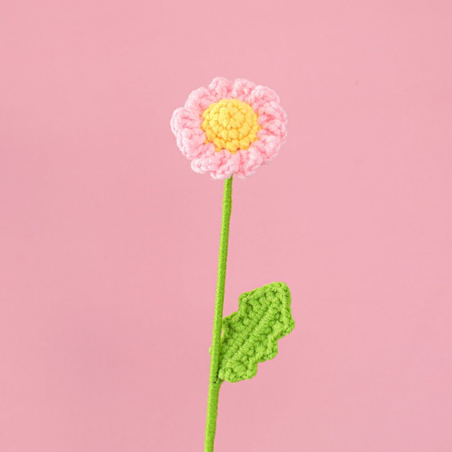 Handwoven small daisy flowers