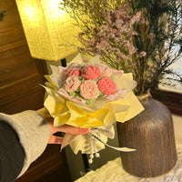 Finished small rose knitted bouquet