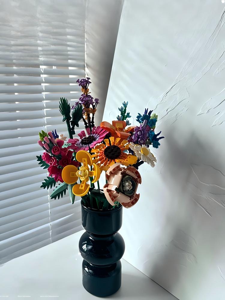 Building block bouquet + vase